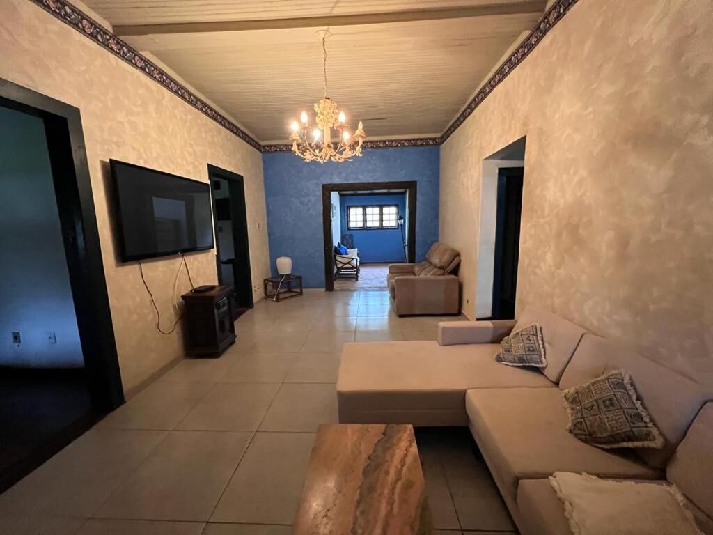 Sala de estar da casa de cinco quartos